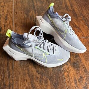 NWOT Nike Vista Lite sneaker size 7 (BL)